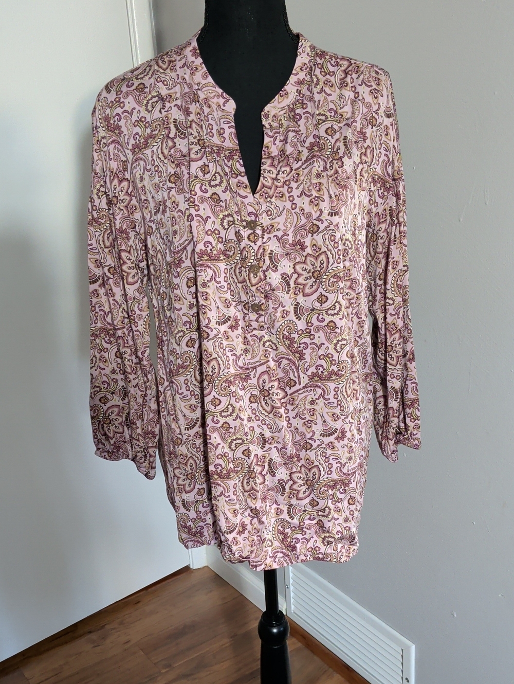 Women's Pink Paisley V-Neck Blouse